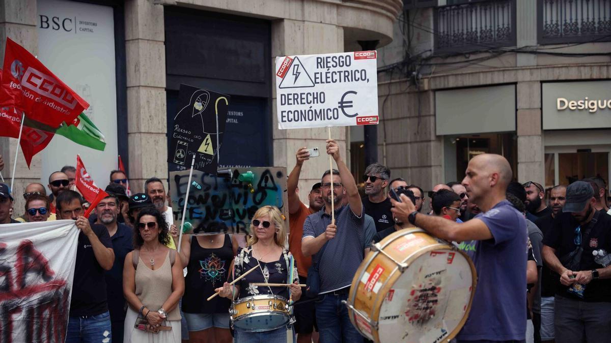 El sector de la automoción malagueño se lanza a la calle para denunciar su situación laboral.