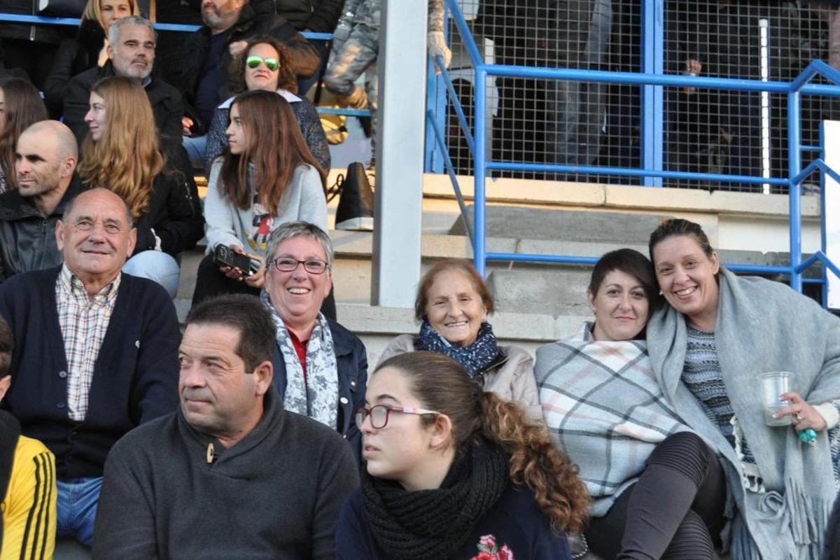 Numerosos aficionados no quisieron perderse el acto del club