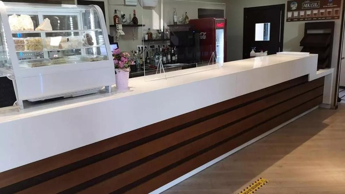 Imagen del interior de la cafetería del Parque Cementerio de Málaga.