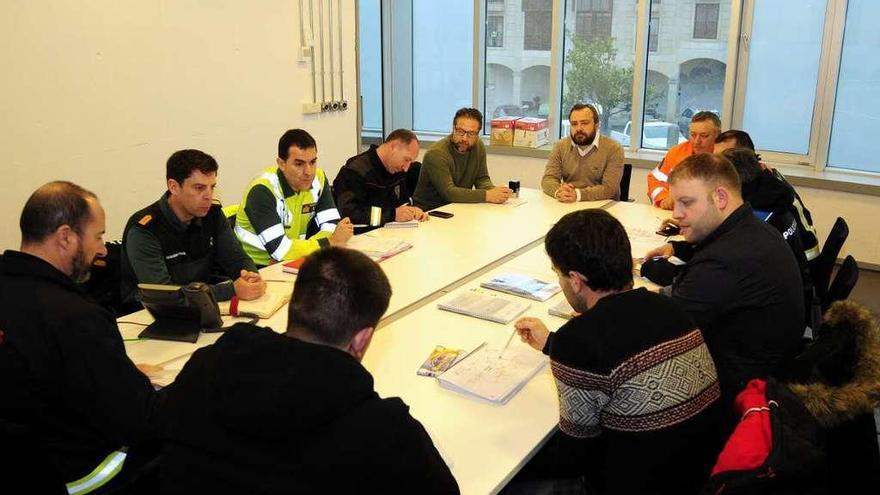 La reunión para el dispositivo de seguridad del Rali do Cocido se celebró en el consistorio. // Bernabé/J. L.