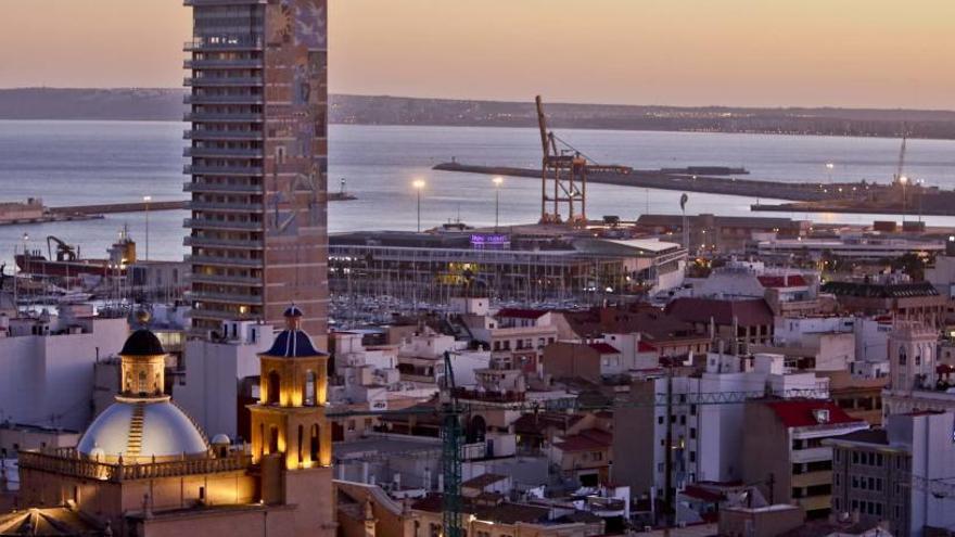 Alicante lidera la caída demográfica por la marcha de extranjeros