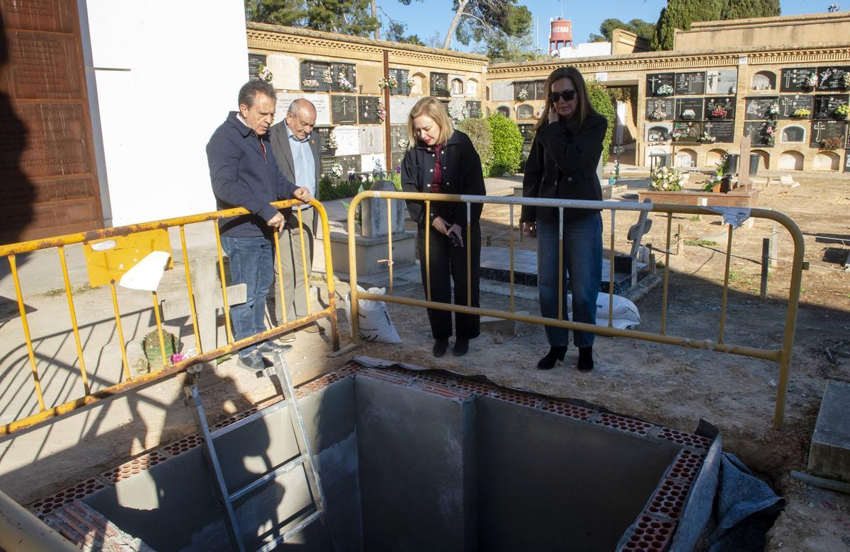 Fosa en la cementerio de Paterna.