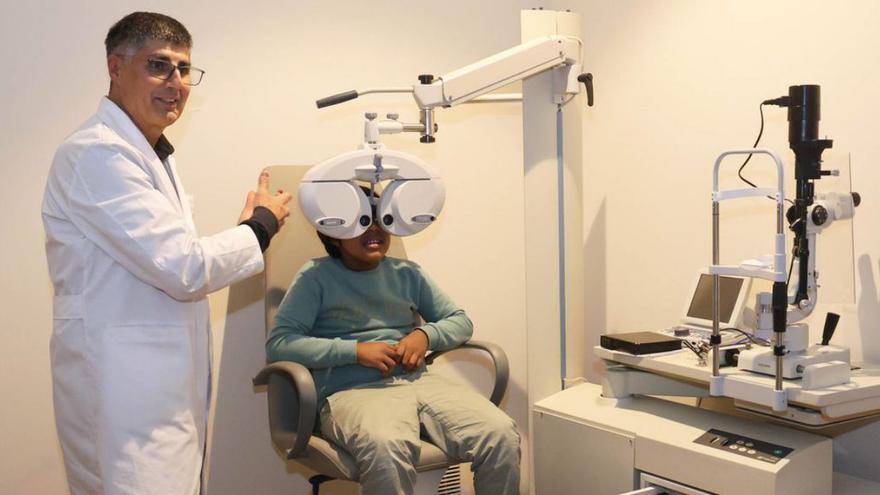 Una de las 
revisiones que 
se realizaron 
ayer en la Clínica 
Villoria. 
|  Alba Villar