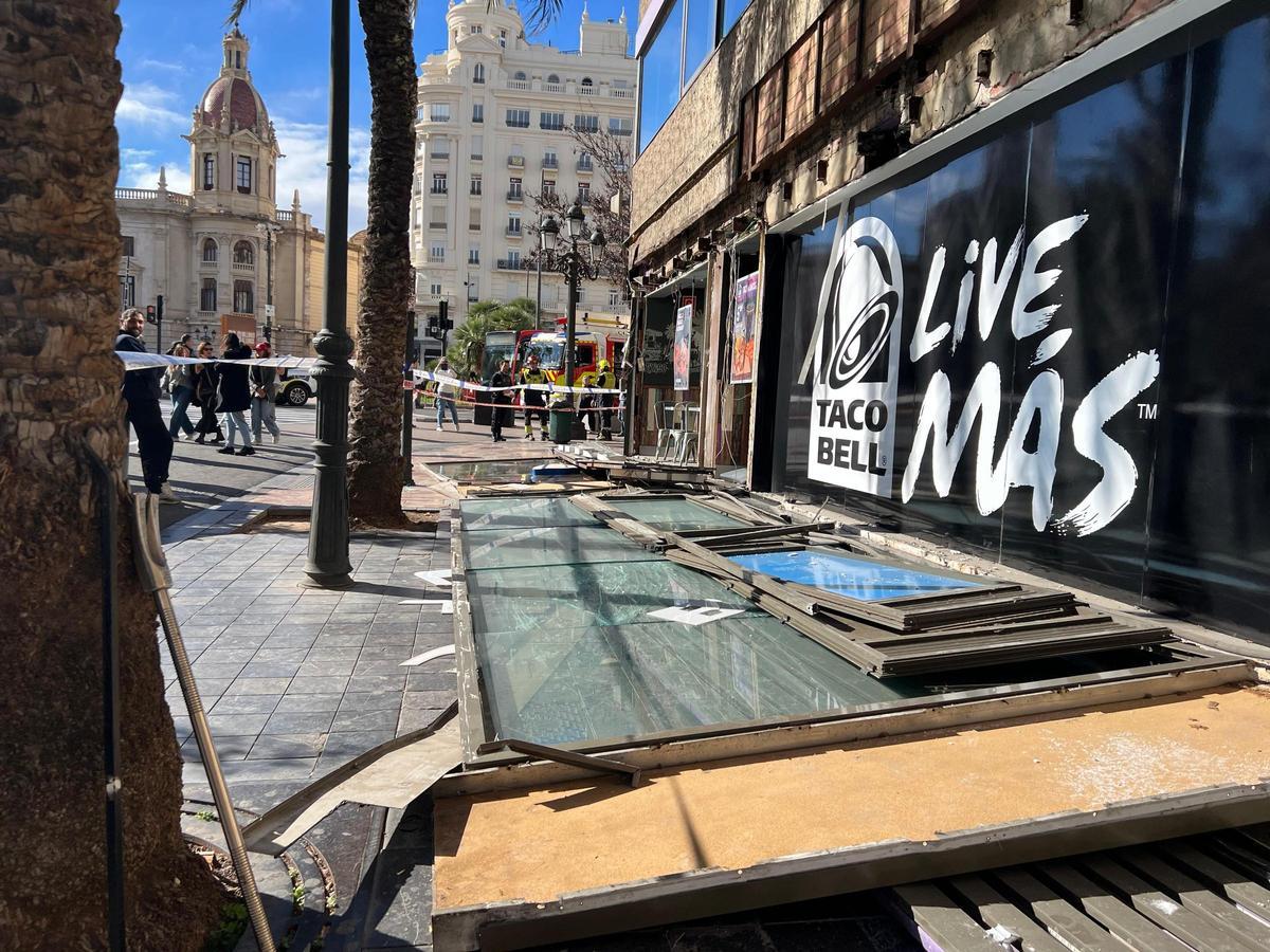 Las fuertes rachas de viento dejan varios destrozos en Valencia
