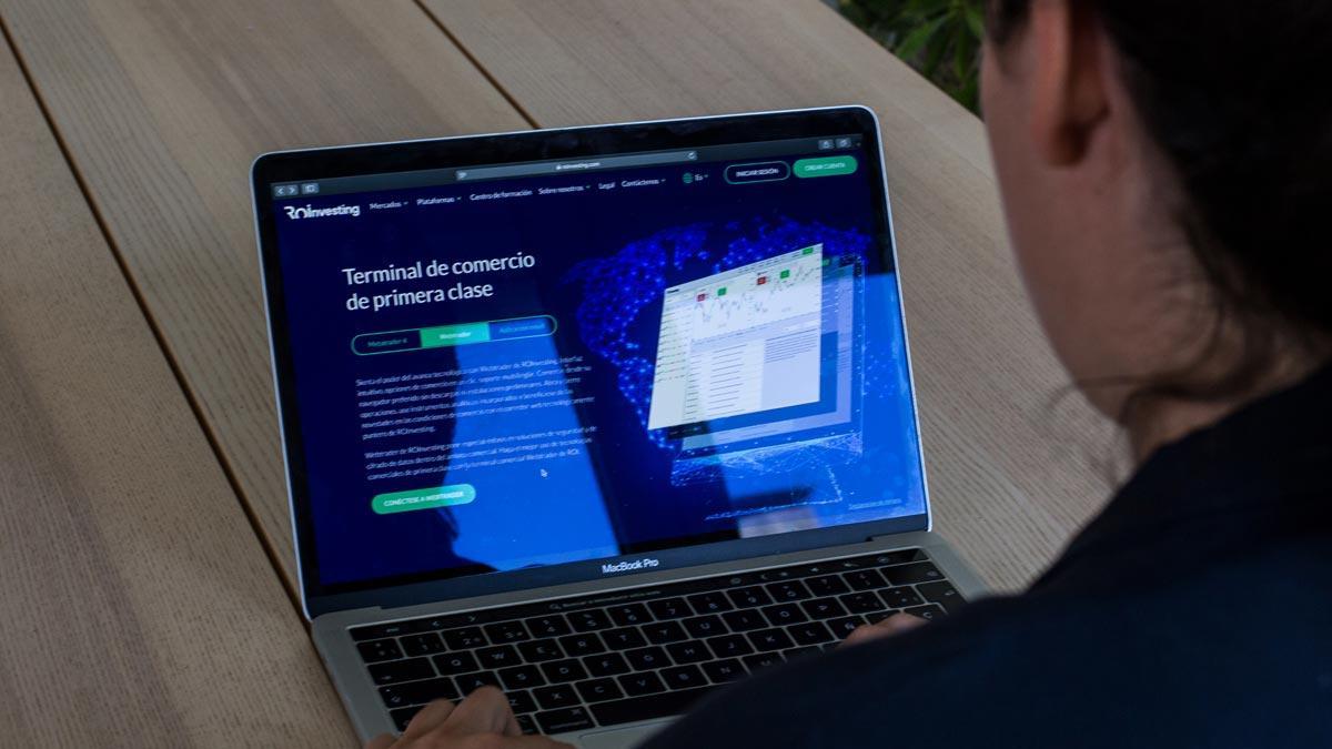 El risc de les inversions ‘online’: «Alguns intermediaris financers enganyen amb bones paraules»