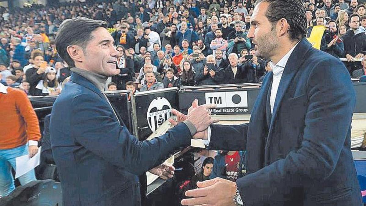 Baraja y Marcelino se saludan en Mestalla