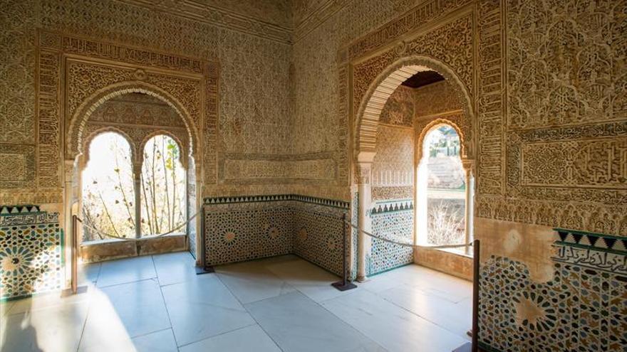 La oposición pide explicaciones por los contratos de la Alhambra