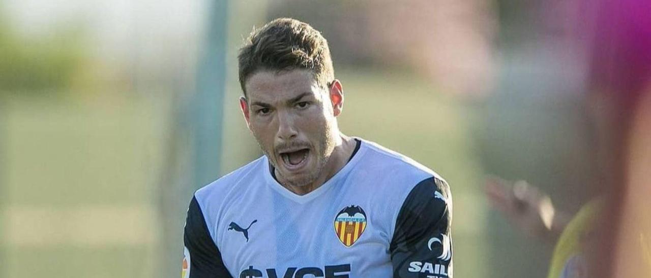 Manu Vallejo celebra un gol con el Valencia. | Instagram de Manu Vallejo