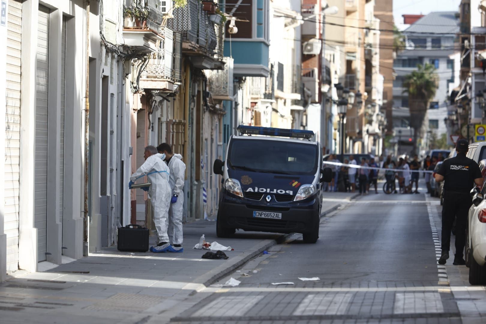 Un hombre se atrinchera en una casa del Cabanyal tras diparar a otro con una escopeta de perdigones