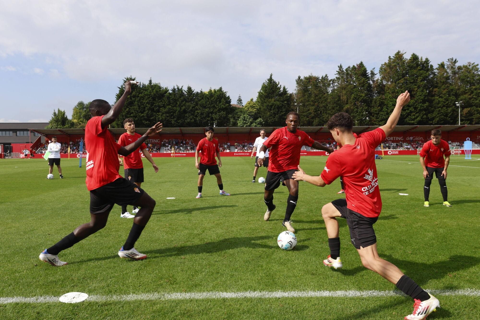 EN IMÁGENES: Segundo entrenamiento del Sporting, con público en Mareo
