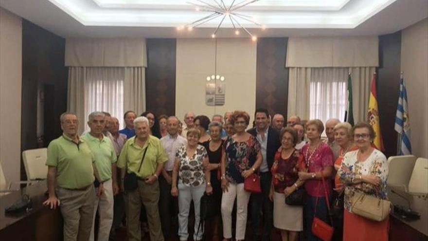 Los mayores eligen en el consejo local a Loli Asensio nueva alcaldesa