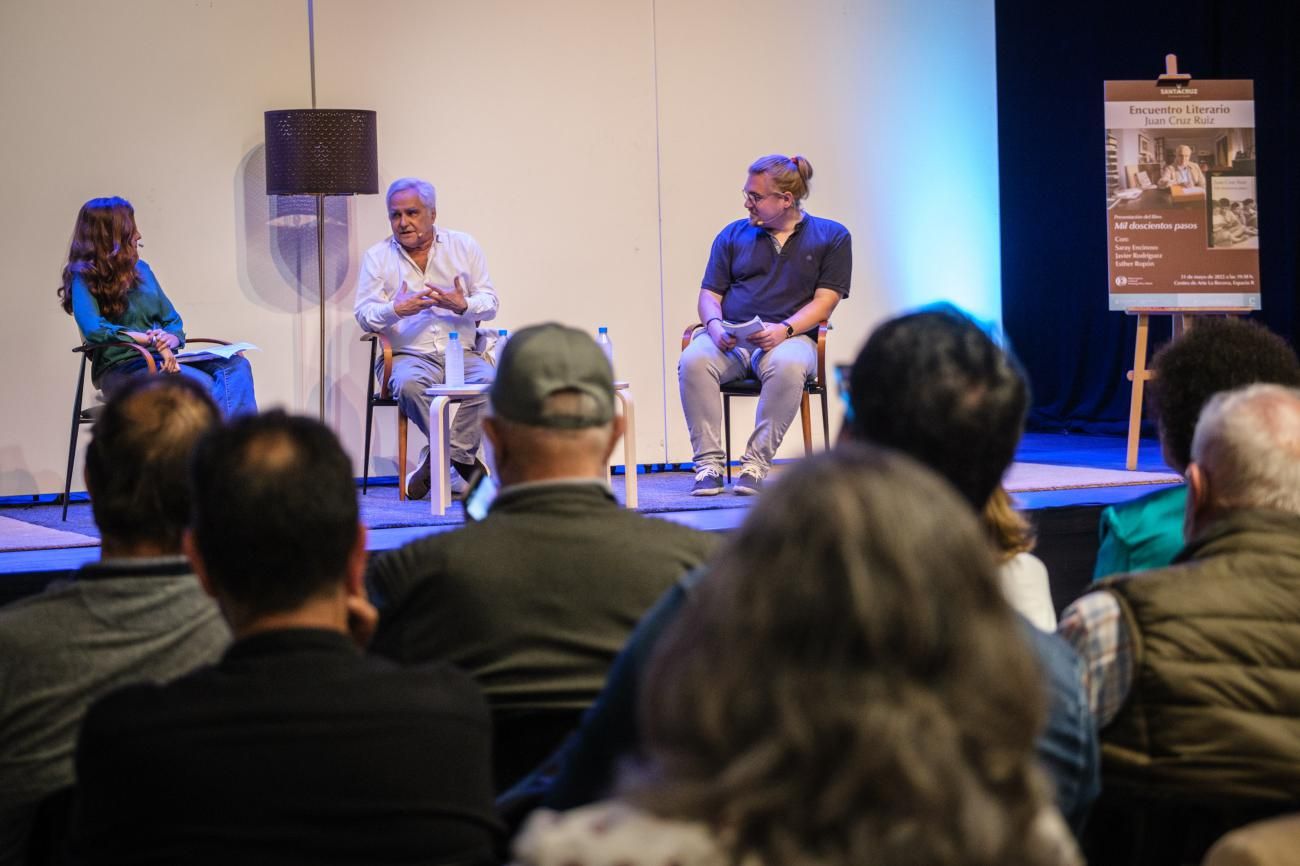 Presentación del libro de Juan Cruz Ruiz 'Mil doscientos pasos'