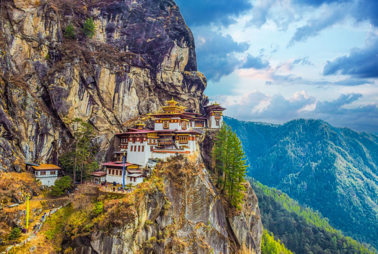 Clavado en la montaña, el monasterio resiste el paso de los años