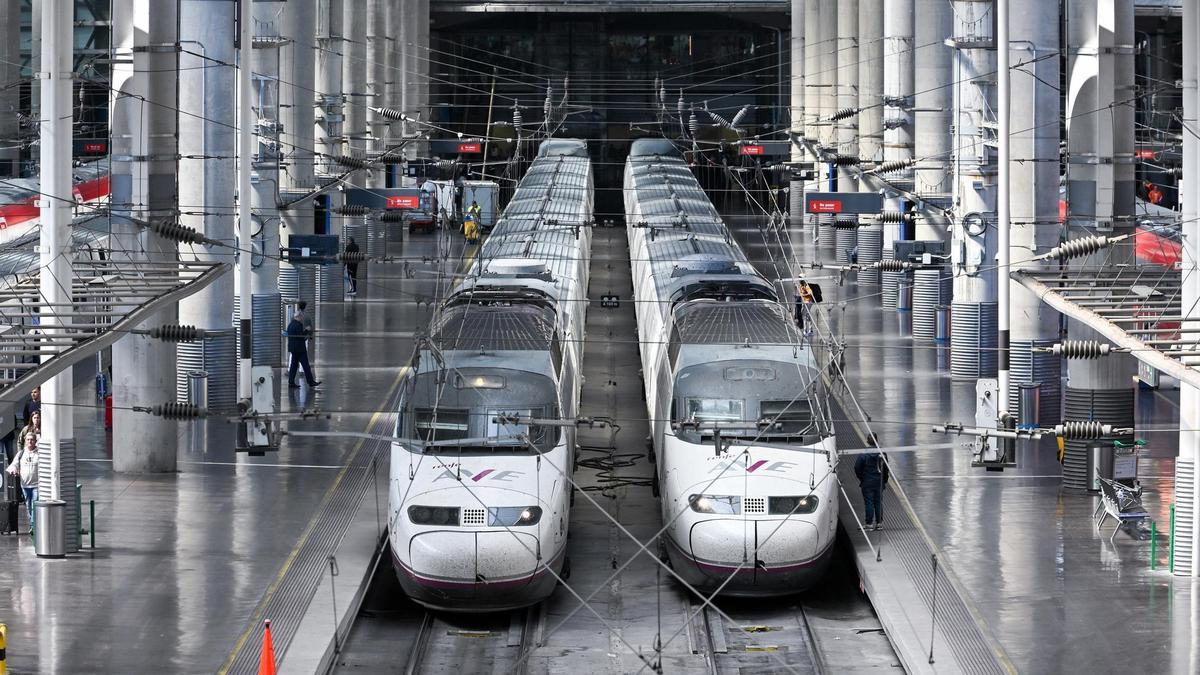 Trenes AVE en la estación Madrid-Puerta de Atocha-Almudena Grandes.