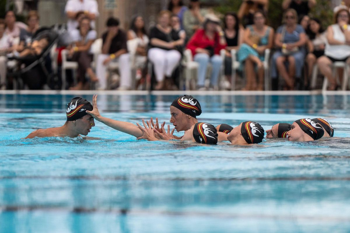 El equipo de natación artística presenta su rutina para el mundial de Singapur El equipo de natación artística presenta su rutina para el mundial de Singapur