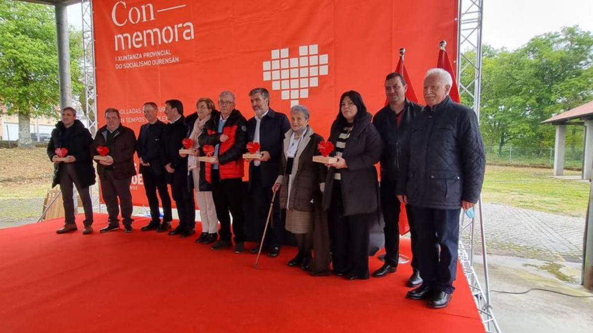 Foto de familia de algunos de los premiados.   | // FDV