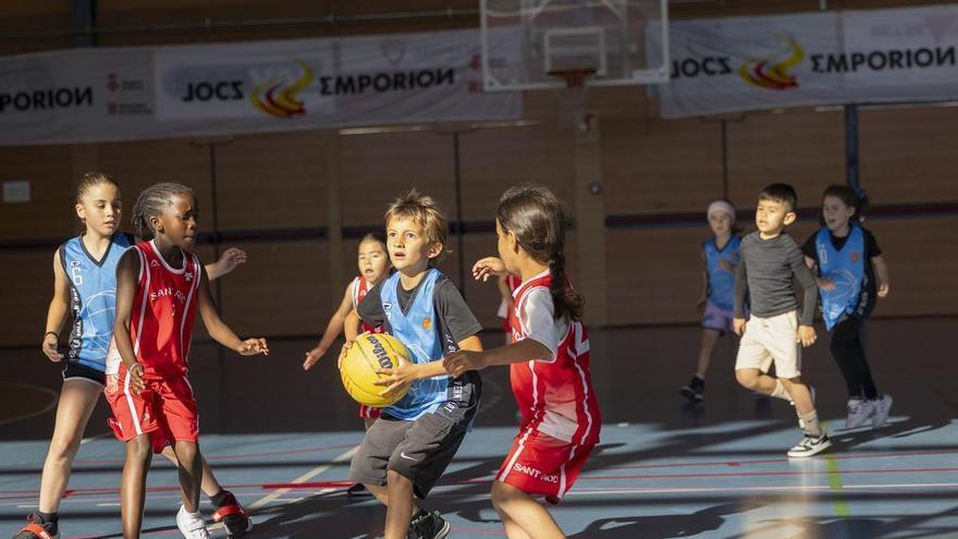 La Garrotxa esquiva la pluja i omple vuit municipis d’esport de base