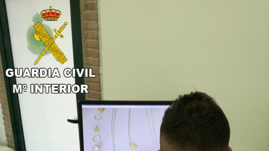 Cuatro detenidos por robar joyas y dinero en Vallada y Villanueva de Castellón