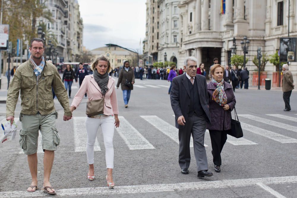 La plaza del Ayuntamiento, también llena en Semana Santa