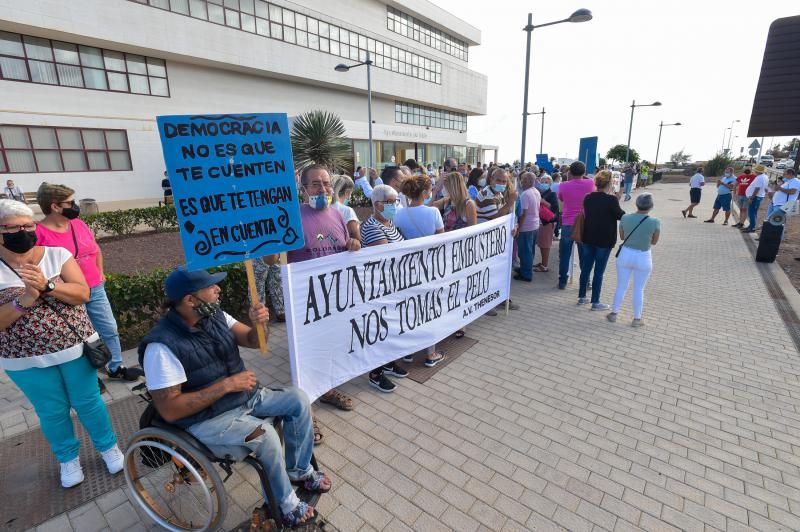 Manifestación ante el Ayto de Telde de colectivos vecinales de Jinámar