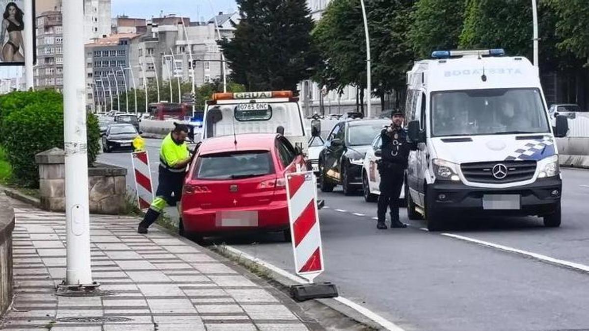 Imagen del Seat Ibiza accidentado en Alfonso Molina tras la fuga