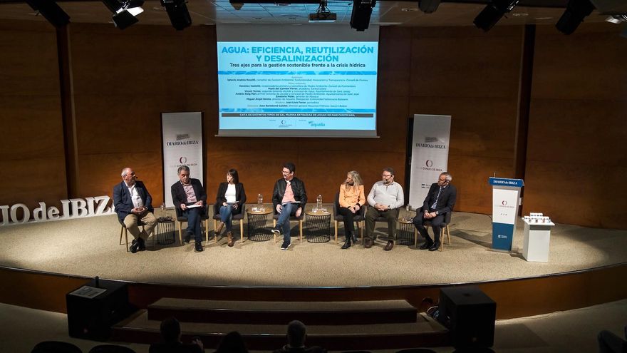 Mesa redonda &quot;Agua: eficiencia, reutilización y desalinización&quot;, Club Diario