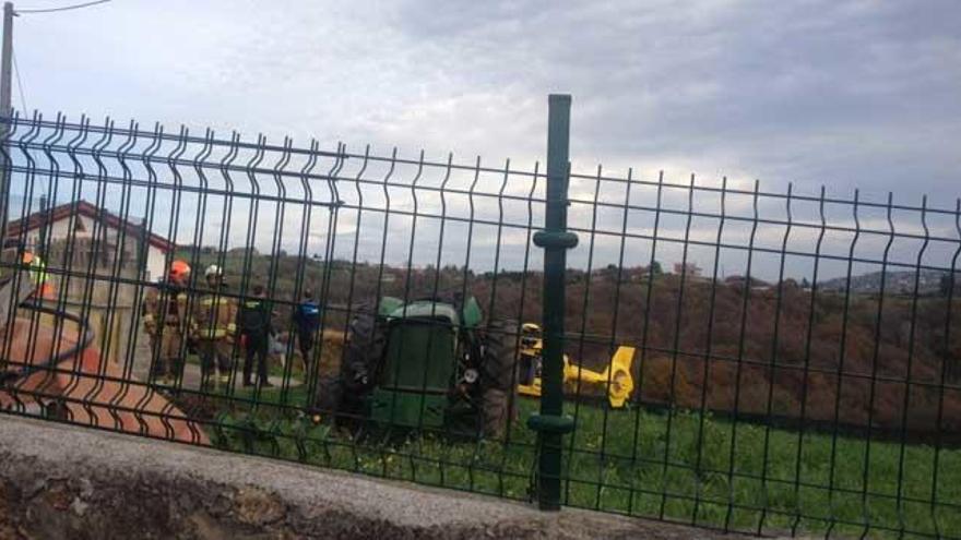 Fallece un hombre atrapado por un tractor en Latores