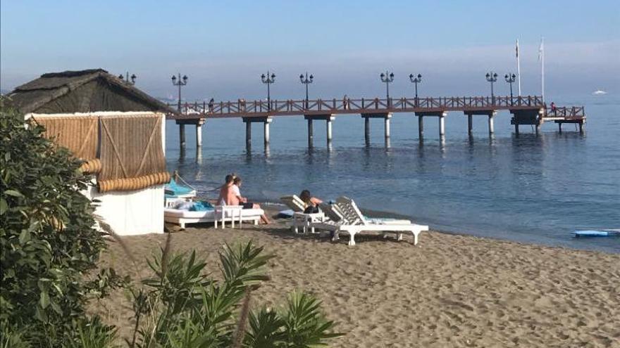 Marbella anuncia la construcción de pantalanes peatonales en las playas