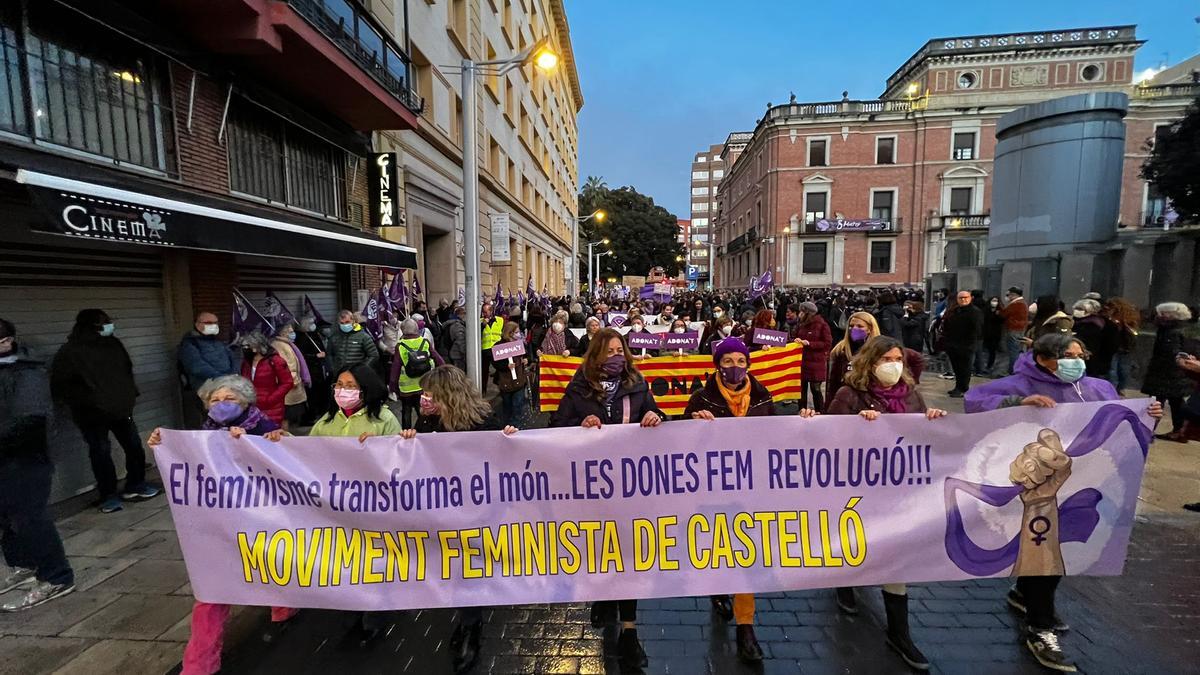 Cientos de personas han recorrido esta tarde las calles de Castellón para reivindicar una sociedad justa e igualitaria