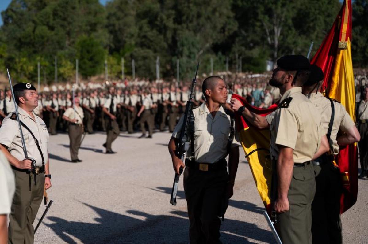 Emoción y orgullo en la jura de bandera de 1.514 alumnos del Cefot de Cáceres