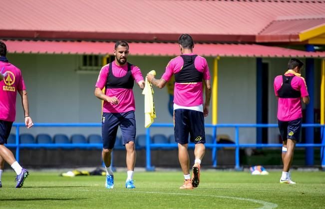 Entrenamiento de la UD LAS PALMAS en Barranco ...