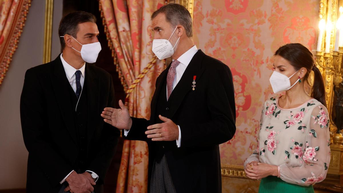 Pedro Sánchez y los Reyes,  en el acto de recepción al cuerpo diplomático.