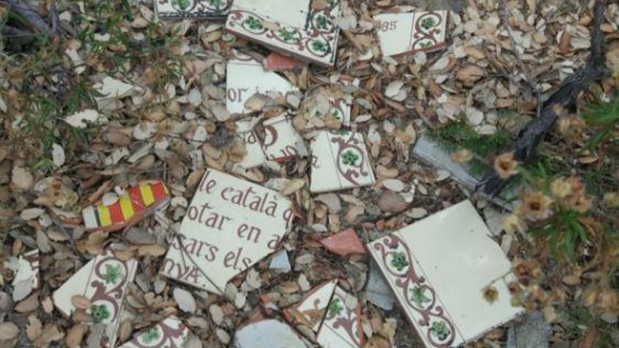 Destrosses al monument de la Victòria Catalana del Coll de Panissars