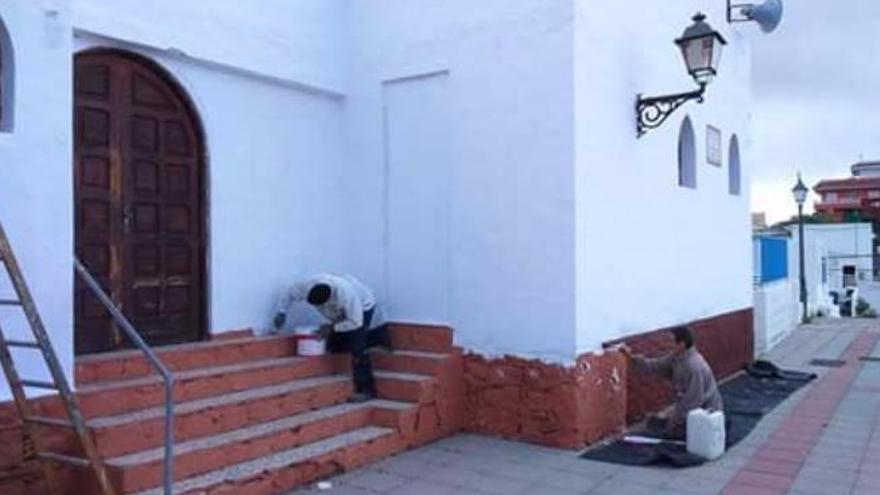 Vías y Obras mejora la plaza y la fachada de la iglesia de La Gavia