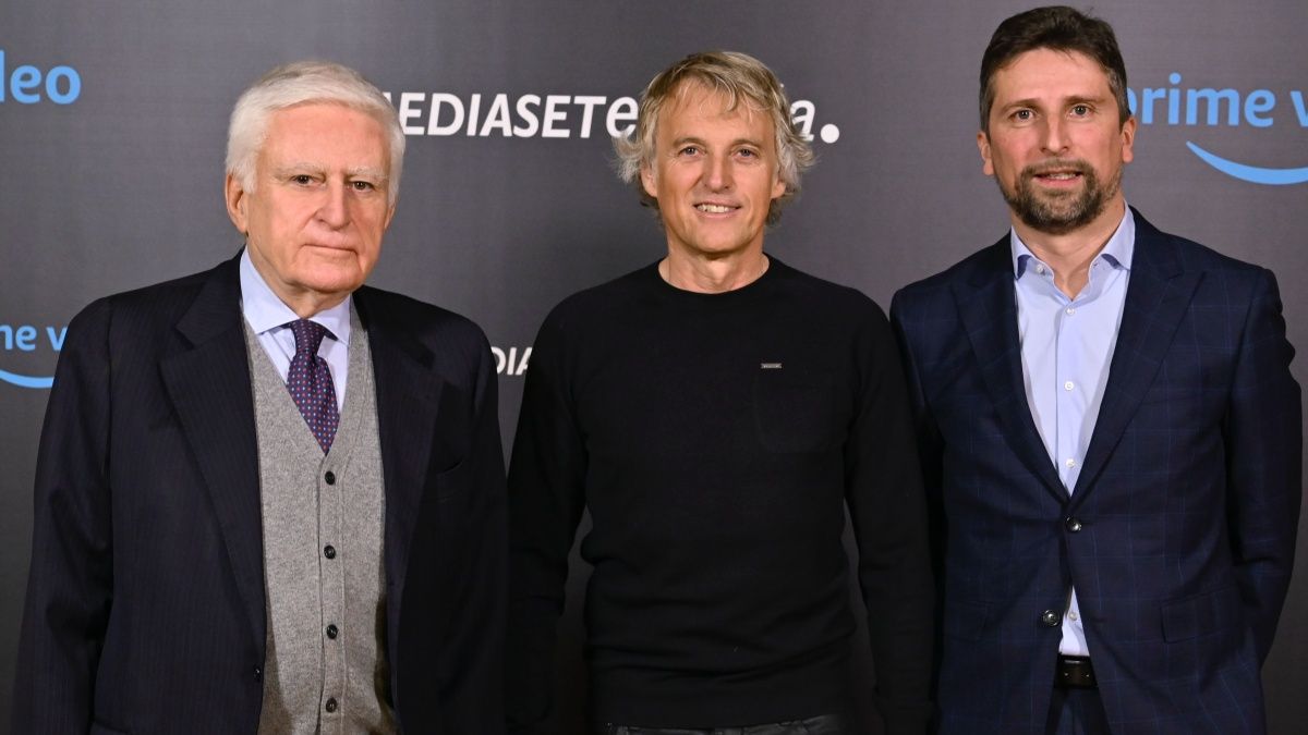 Paolo Vasile, consejero delegado saliente de Mediaset, Jesús Calleja y Ricardo Cabornero, director de Contenidos de Prime Video en España