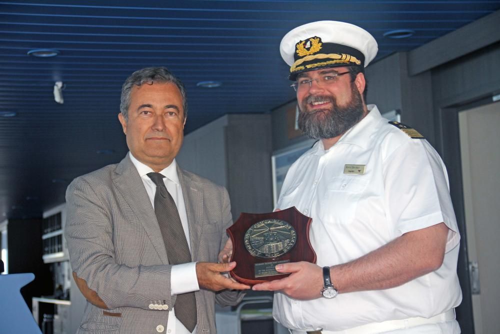 La naviera Aida estrena en el puerto de Palma su nuevo súper crucero