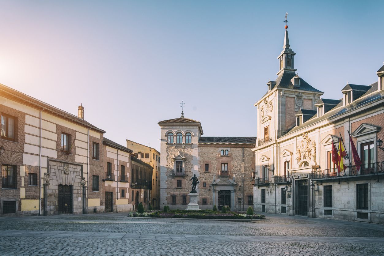 Este pueblo a 100 kilómetros de Madrid ofrece trabajo (y casa gratis).