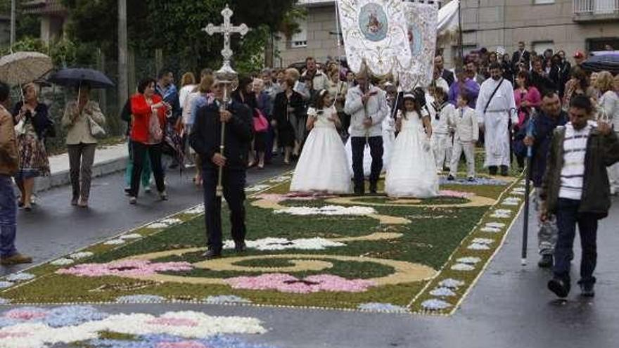 Un momento de la procesión del año pasado en Bueu.  // G.N.