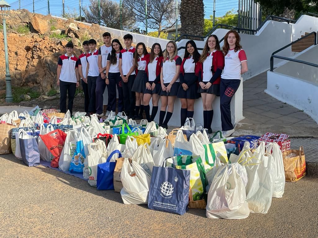 Recogida de alimentos y juguetes de los Colegios Arenas