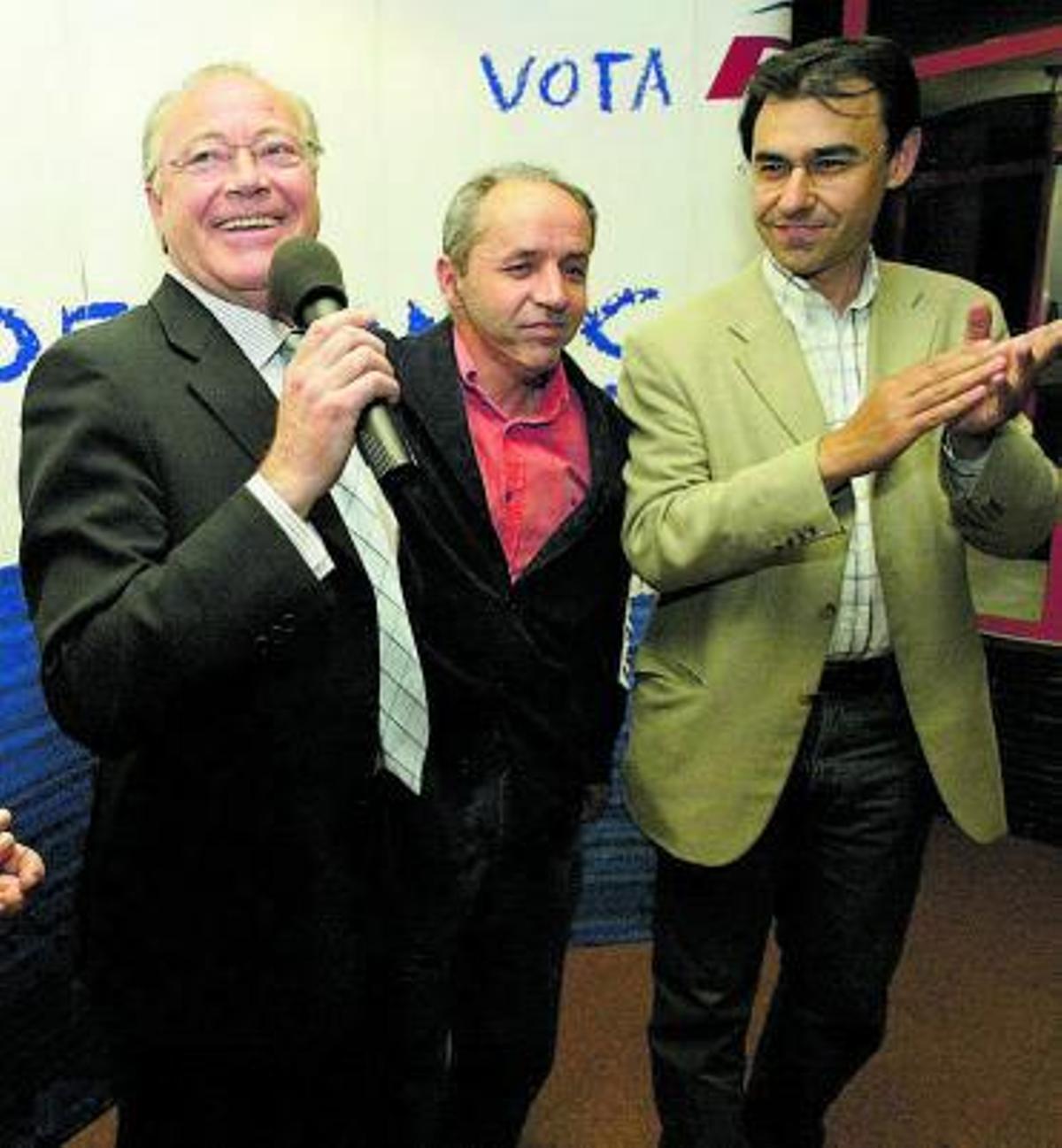 Vázquez celebra un éxito electoral junto a García Carnero y Maíllo. | L. O. Z.