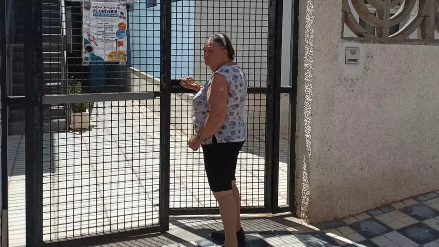 Los vecinos de Playa de Arinaga apoyan a María Candelaria ante su desahucio