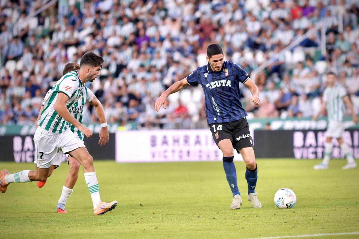 Yann Bodiger en el partido de la primera vuelta ante el Córdoba CF