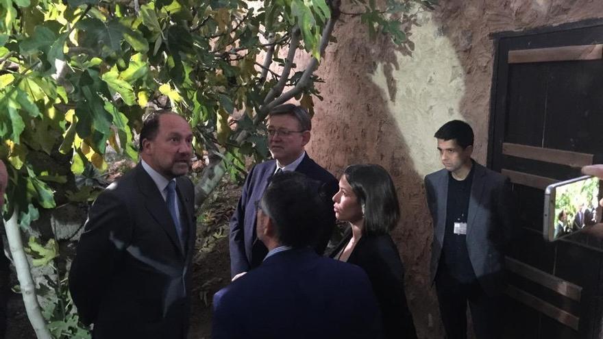 El presidente, Ximo Puig, en la casa museo de Miguel Hernández tras la visita de trabajo a Orihuela