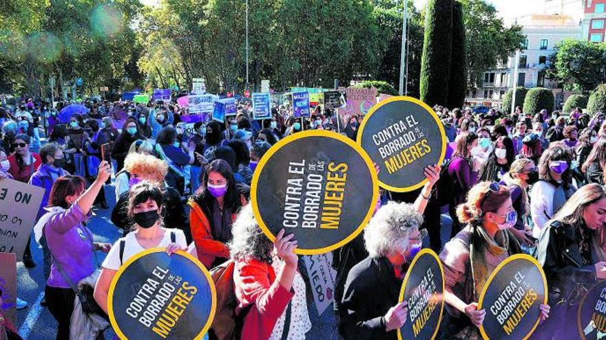 Un acusado de acosar a su expareja se cambia de sexo y alega ahora ser ...