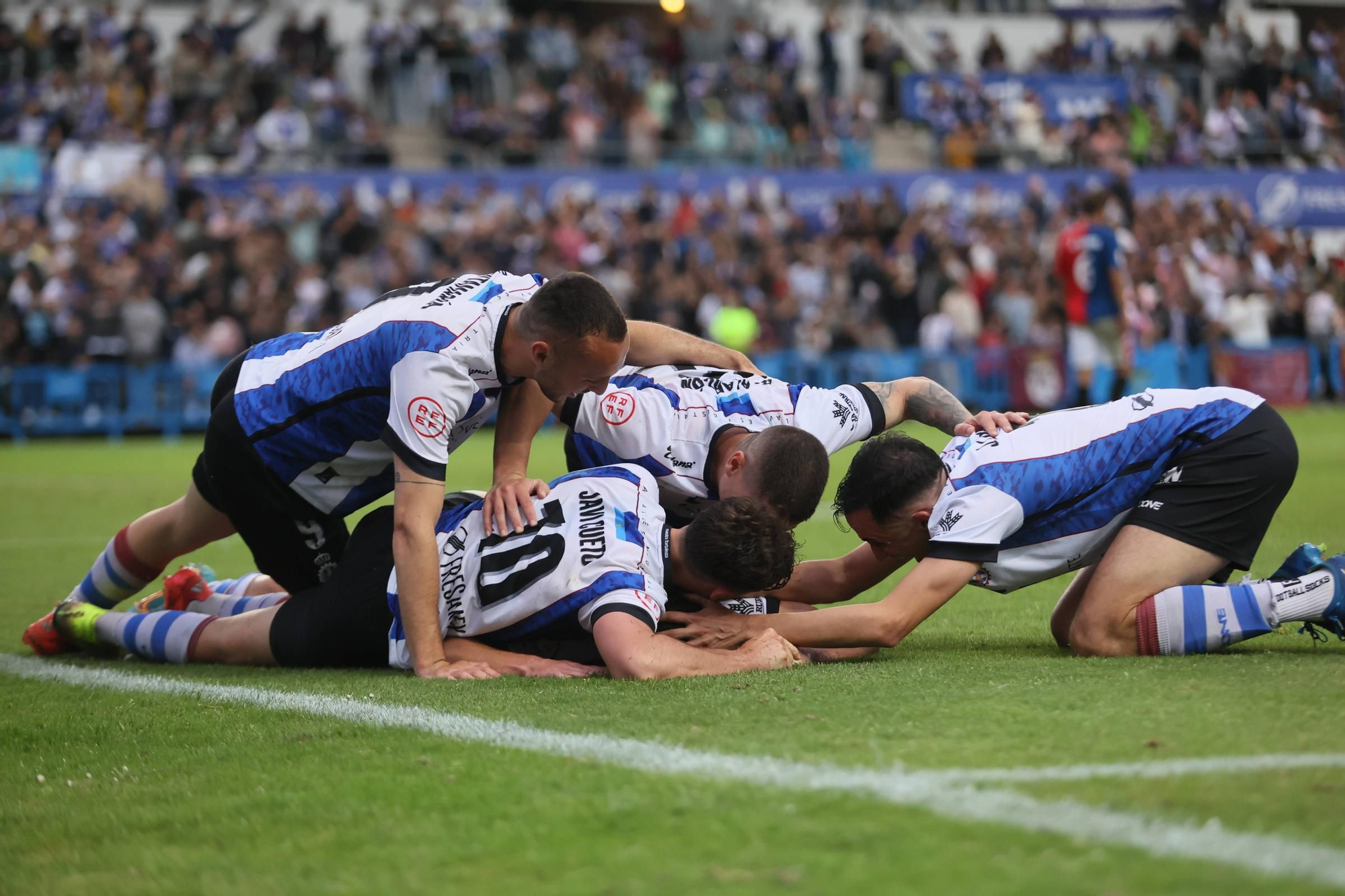 EN IMÁGENES: La final por el ascenso entre Avilés y Rayo Majadahonda vivida en el Suárez Puerta