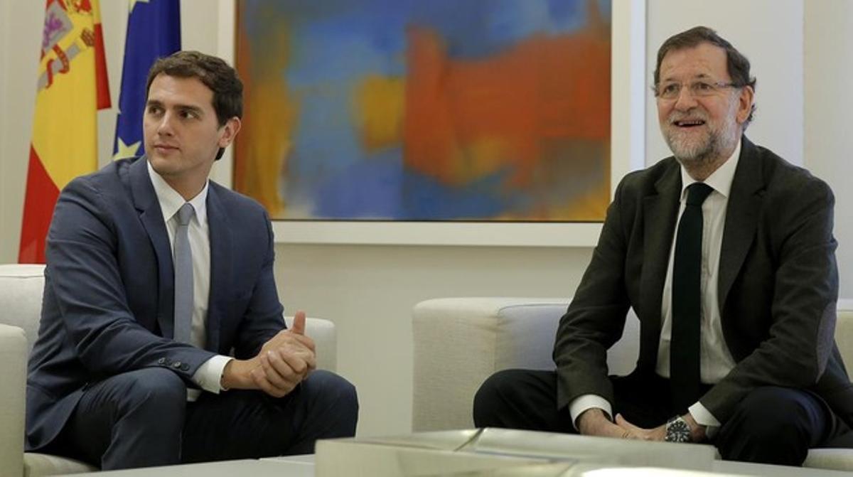 Mariano Rajoy, durant la reunió que va mantenir amb Albert Rivera, de Ciutadans, avui, a la Moncloa.