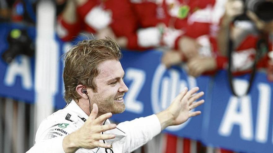 Rosberg desquicia a Hamilton