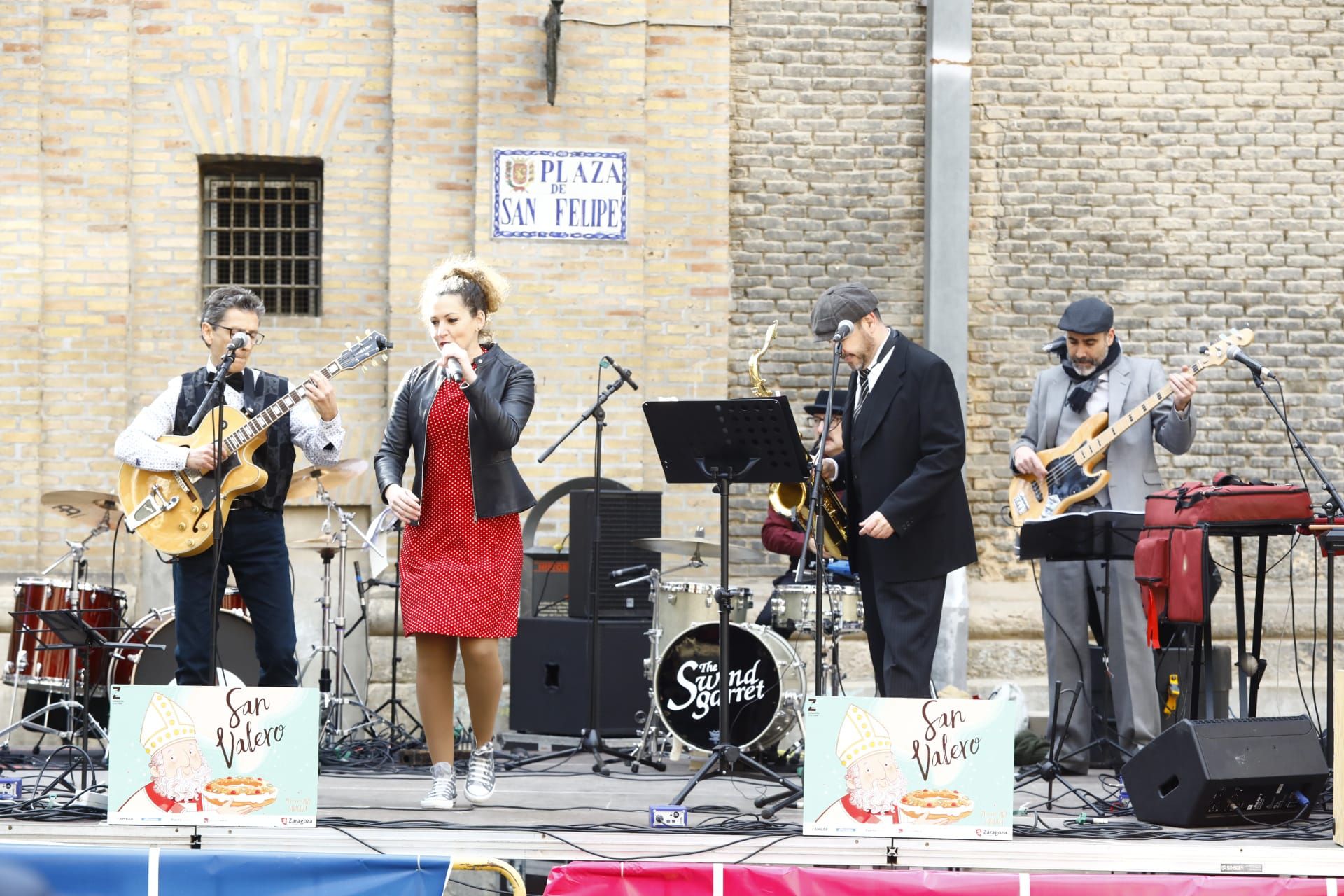 El ambiente festivo se apodera de Zaragoza en San Valero