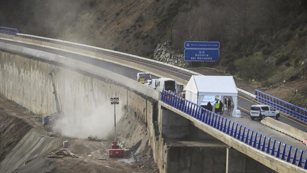 Viaducto de O Castro, en la A-6, esta mañana