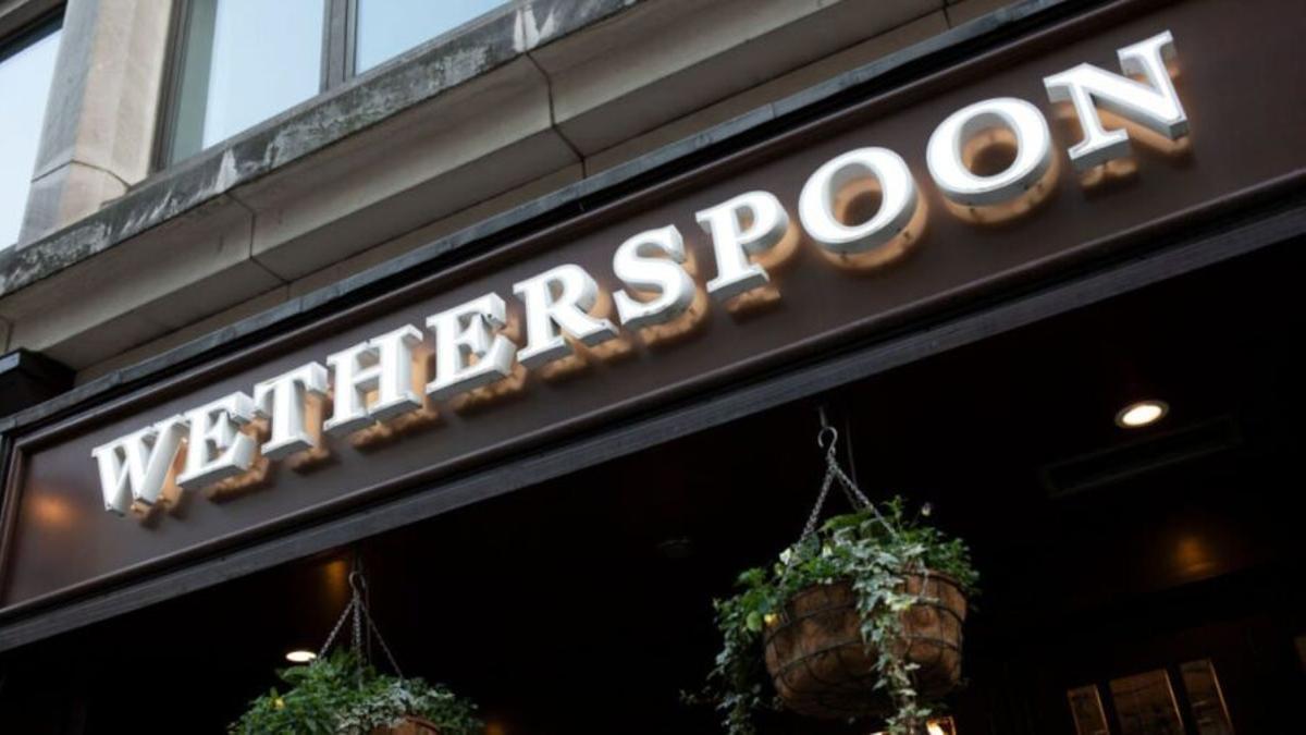 Los pubs Wetherspoon forman parte del paisaje cotidiano del Reino Unido y son fácilmente identificables.